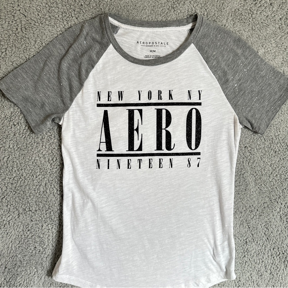 Aeropostale Women’s Gray and White Graphic Tee